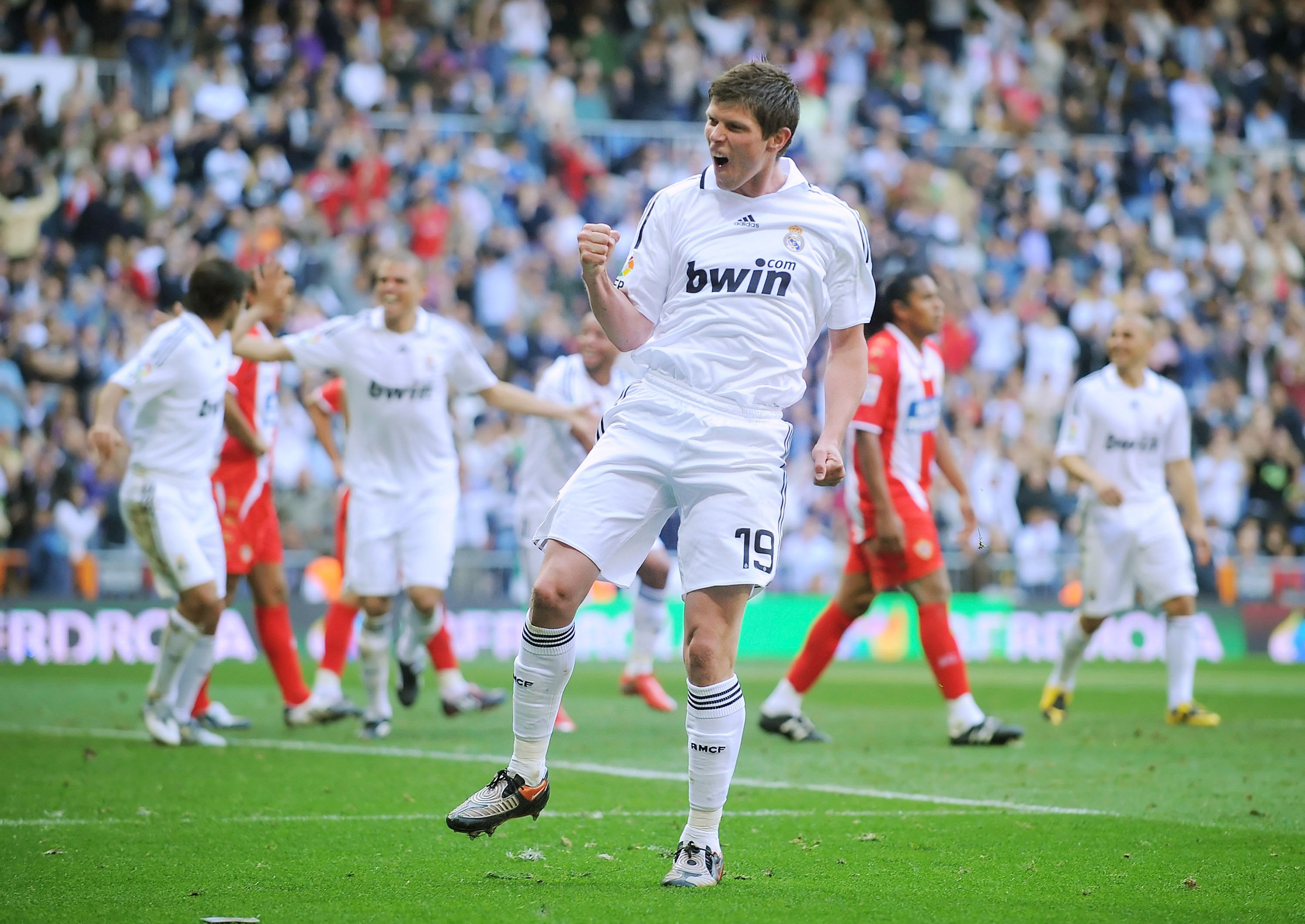 清晨阿贾克斯调整名单以备法国杯,复出首秀环节打磨,引发热议,年轻球员得到机会的简单介绍 清晨阿贾克斯调整名单以备法国杯,复出首秀环节打磨,引发热议,年轻球员得到机会的简单介绍