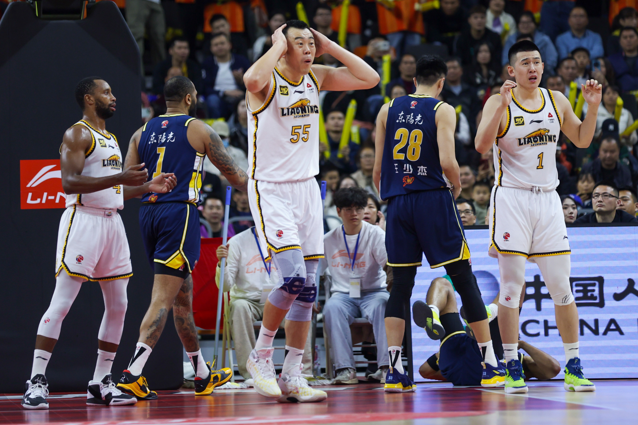 关于全明星赛冲刺阶段再迎强敌;丹佛掘金刷新队史纪录;主帅态度——球迷炸锅;细节决定成败的信息 关于全明星赛冲刺阶段再迎强敌;丹佛掘金刷新队史纪录;主帅态度——球迷炸锅;细节决定成败的信息