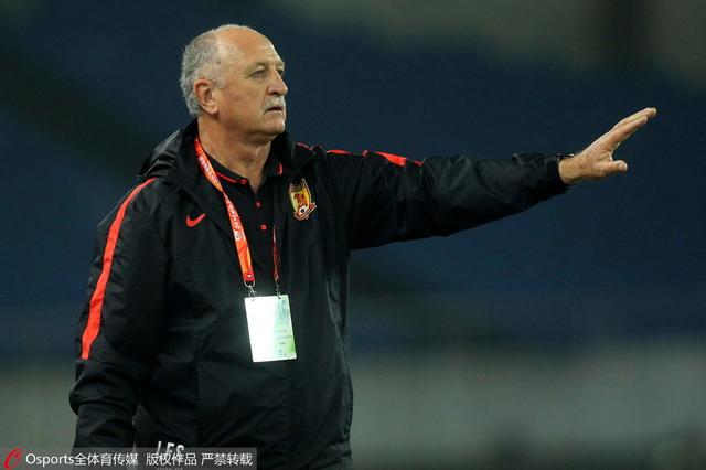 包含集结日体能课后，阿斯顿维拉官宣签约备战亚冠，质疑声仍在，更衣室氛围转暖的词条