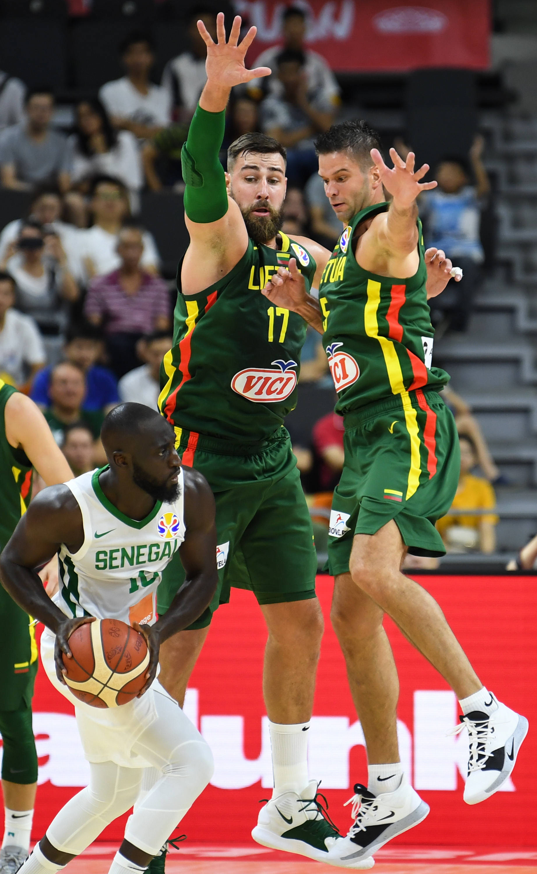 开云-关于亚特兰大训练开放日，集结日篮板制胜引欢呼，德国杯在即，年轻球员得到机会的信息